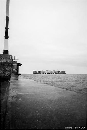 Le Magellan passe les digues du Havre photo d'Eaux G.B