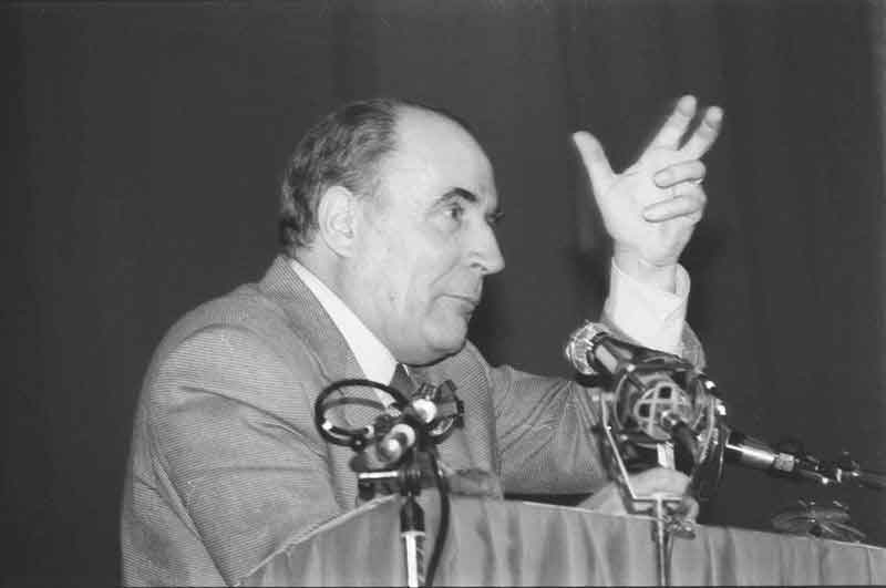 François Mitterrand à CAEN lors de la campagne des présidentielles de 1981- Photo : Jacques PAILLETTE