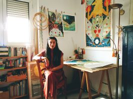 Rithika MERCHANT, lauréate du Prix DDESSIN {21}, dans son studio.