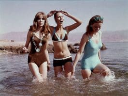 Jeunes femmes en maillots de bain, fin des années 1960. ©Ullstein Bild / Roger-Viollet