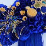 Ghizlane-SAHLI-Dechets-plastiques-brodes-de-fils-de-soie-et-dor-sur-bois