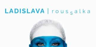 Onze femmes reprennent en chœur “Sur La Mer” de Ladislava LADISLAVA