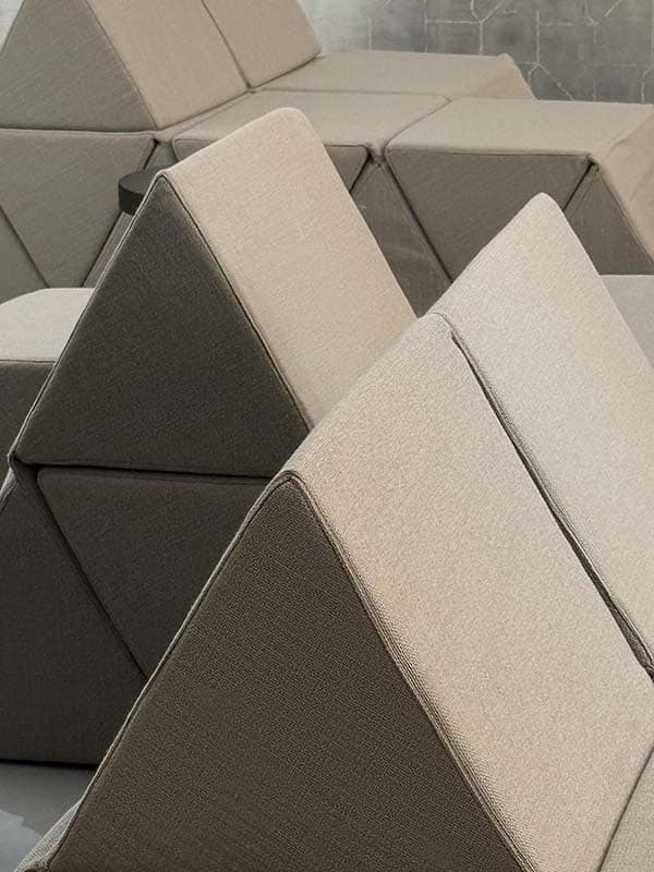 11_Yves Béhar_Peacks sofa_mooi-5812