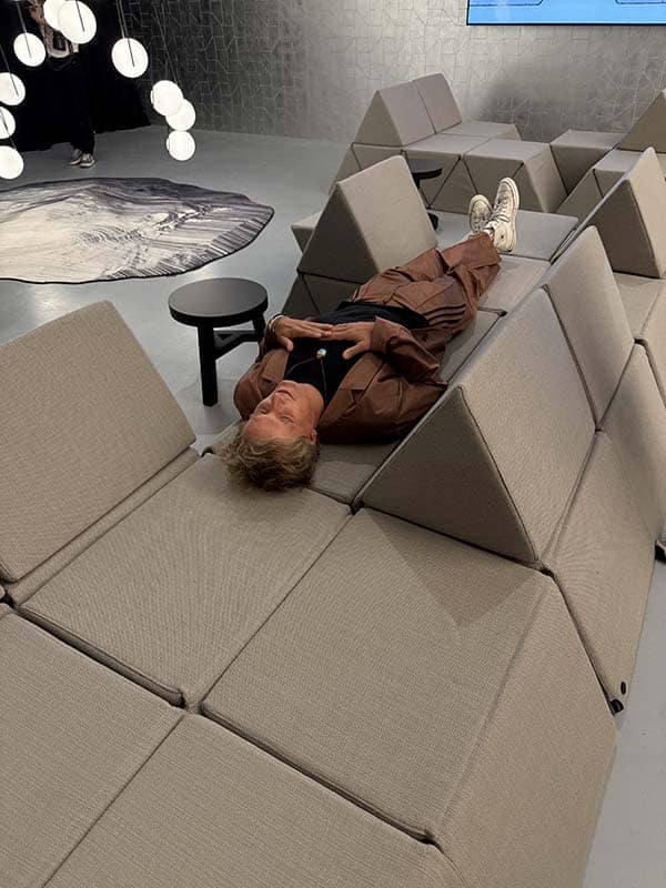 11_Yves Béhar_Peacks sofa_mooi-5814