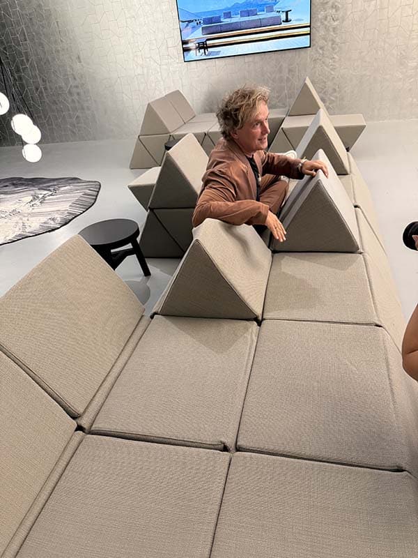 11_Yves Béhar_Peacks sofa_mooi-5817