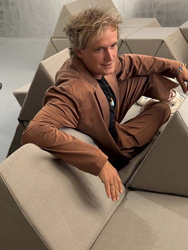 11_Yves Béhar_Peacks sofa_mooi-5819