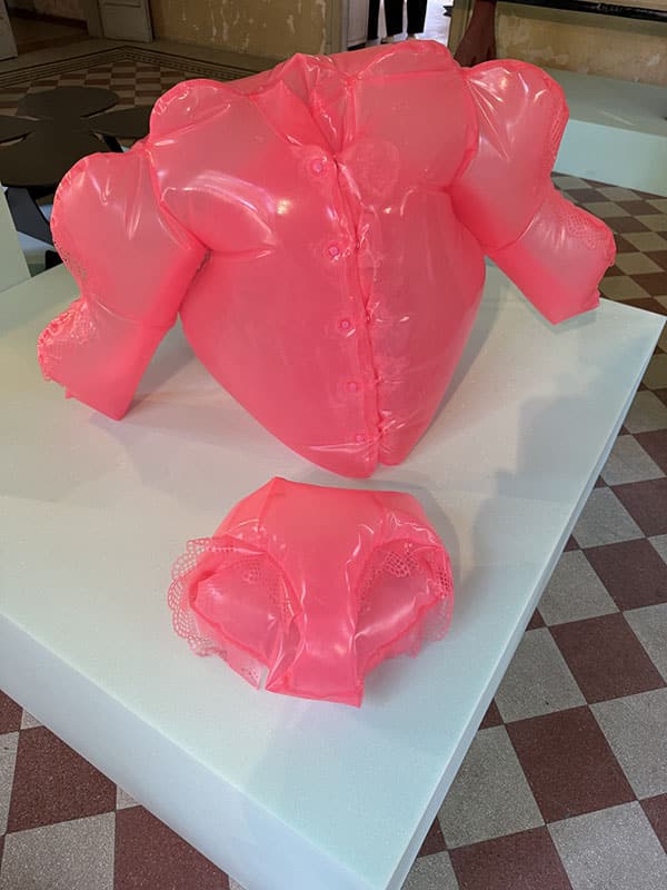 Sari Valenci_inflatable garments-5734