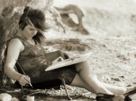 Bettina Heinen-Ayech painting in the countryside near Guelma in Algeria, 1976, © Photo: Jacques Gré