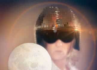 MISS D’AILES : Girl on the Moon MISS D’AILES