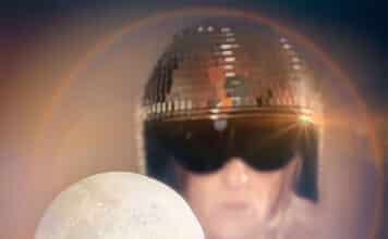 MISS D’AILES : Girl on the Moon MISS D’AILES