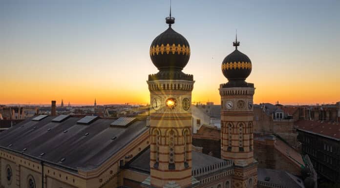 La Journée mondiale de l’architecture et la Hongrie Budapest - Dohány utcai Zsinagóga Drone-2